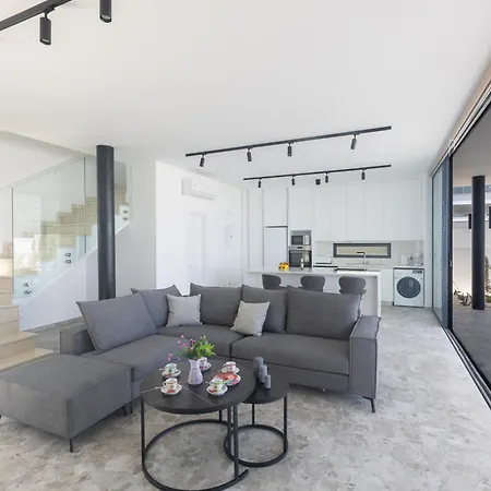 Aqua Pearl * Protaras