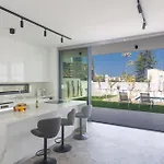 Aqua Pearl Villa *