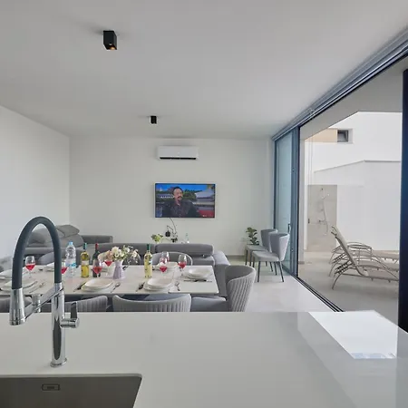 Aqua Pearl * Protaras