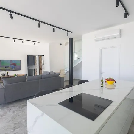 Aqua Pearl * Protaras